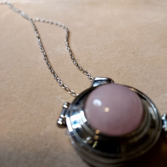 Unique Galilea Rose Quartz Compass Pendant Necklace - 20 Inches - Picture 1 of 2